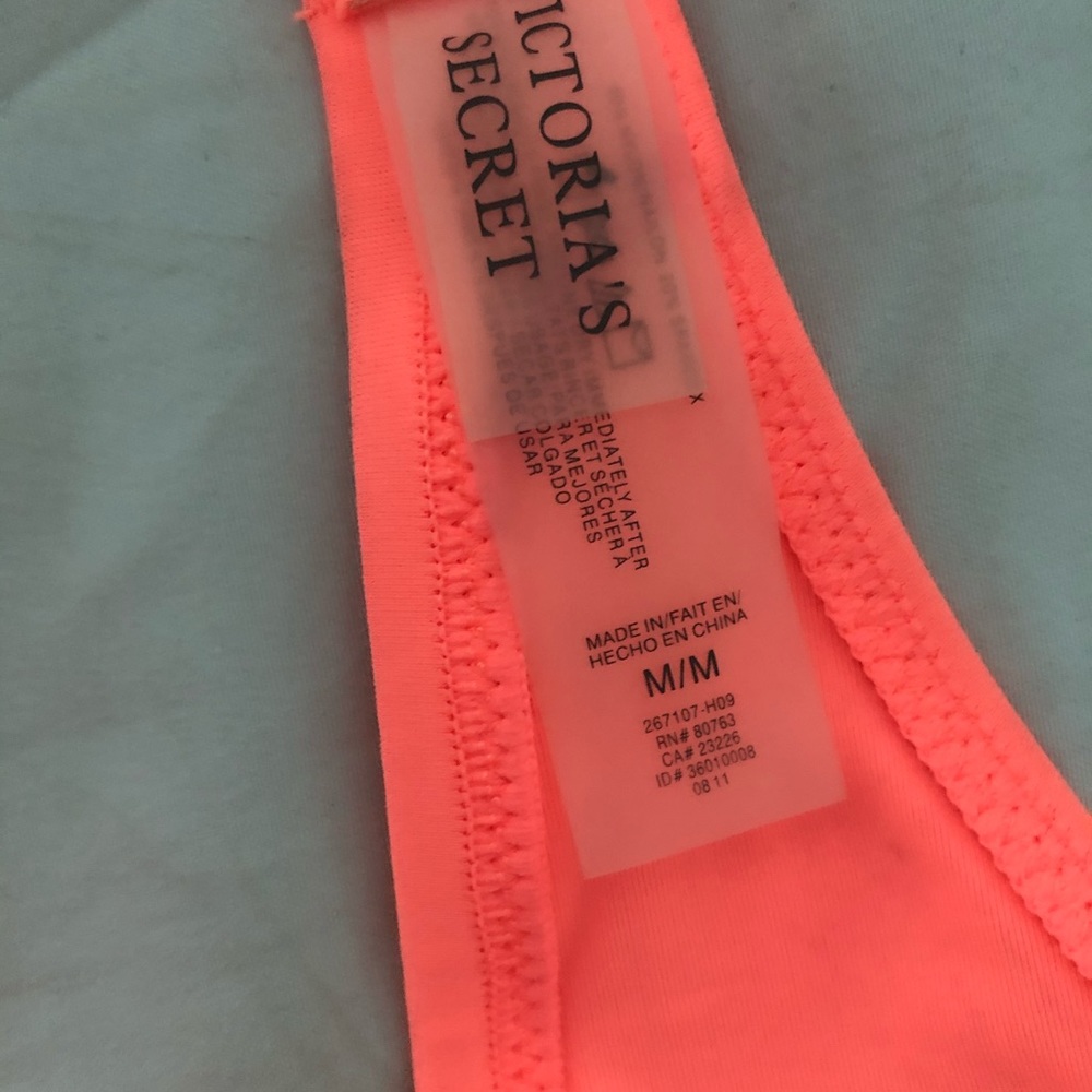 VICTORIA’S SECRET BIKINI ( 🍑) Med top XS bottom - Picture 4 of 6